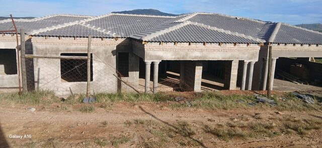 Single-storey residential home with column verandah and tiled roof, Eastern Cape mountains in background